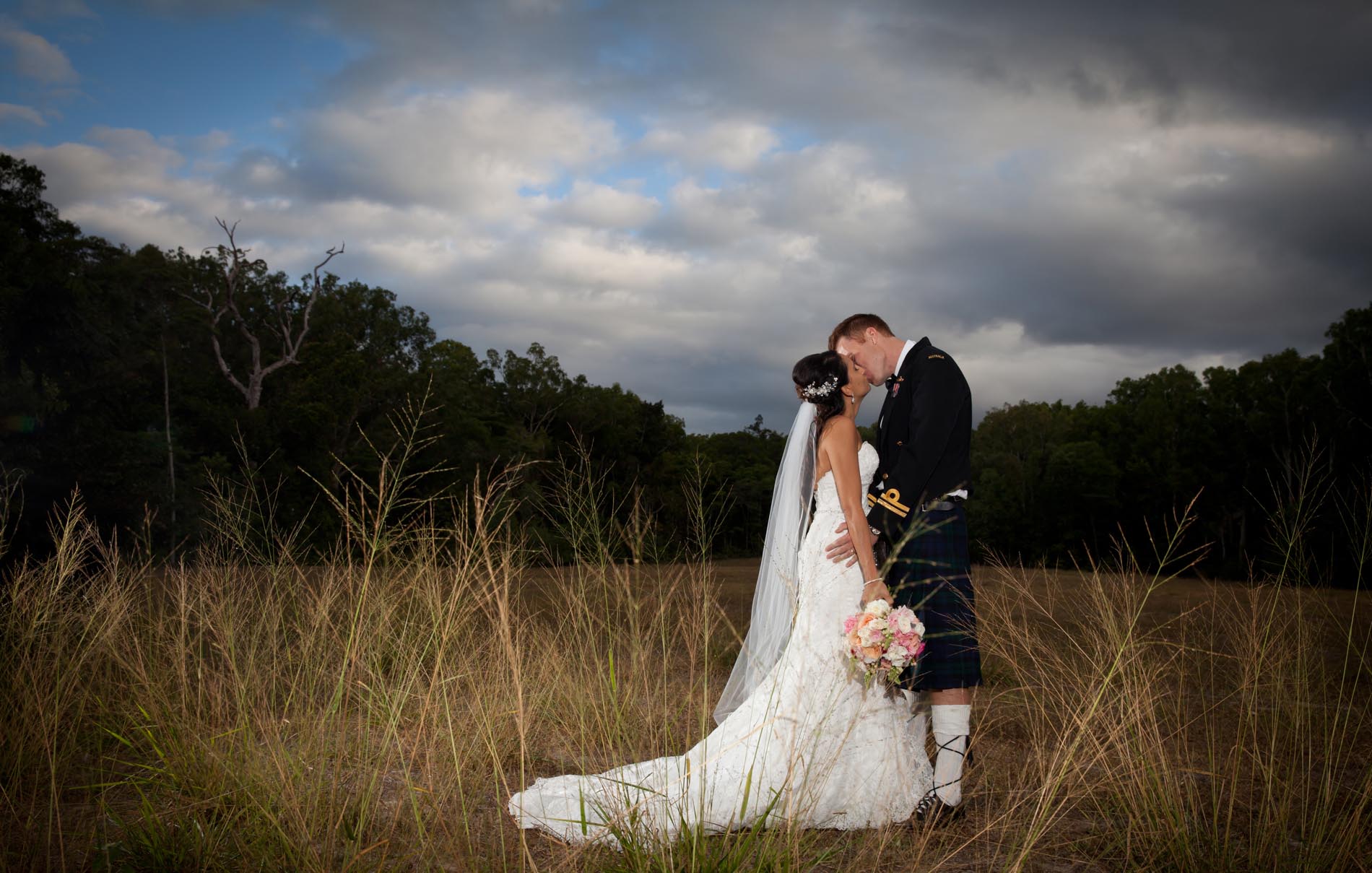 Palm Cove wedding Photographer captures beautiful wedding images at sarayi Palm Cove.