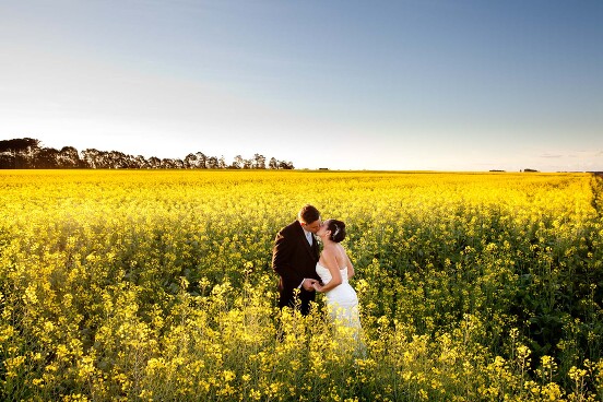 Cairns Wedding Photographer Nathan Kelly Creates Timeless and elegant wedding images in Cairns, Port Douglas, Mission Beach